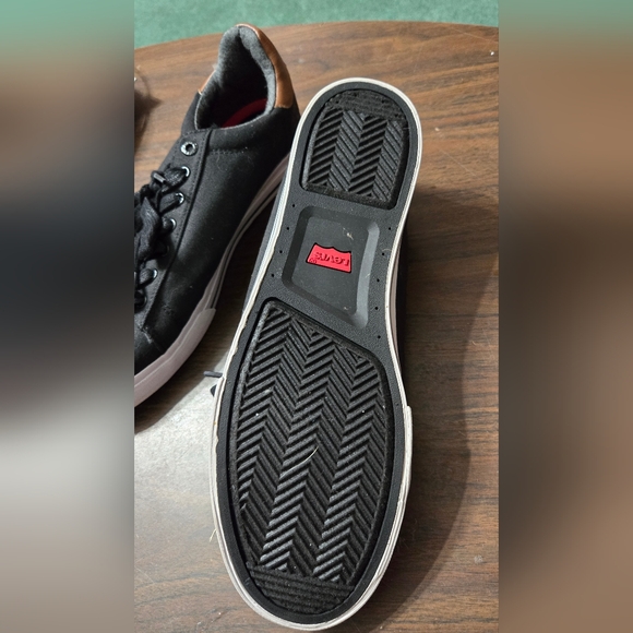 New Levi's converse type canvas shoe - Picture 3 of 4
